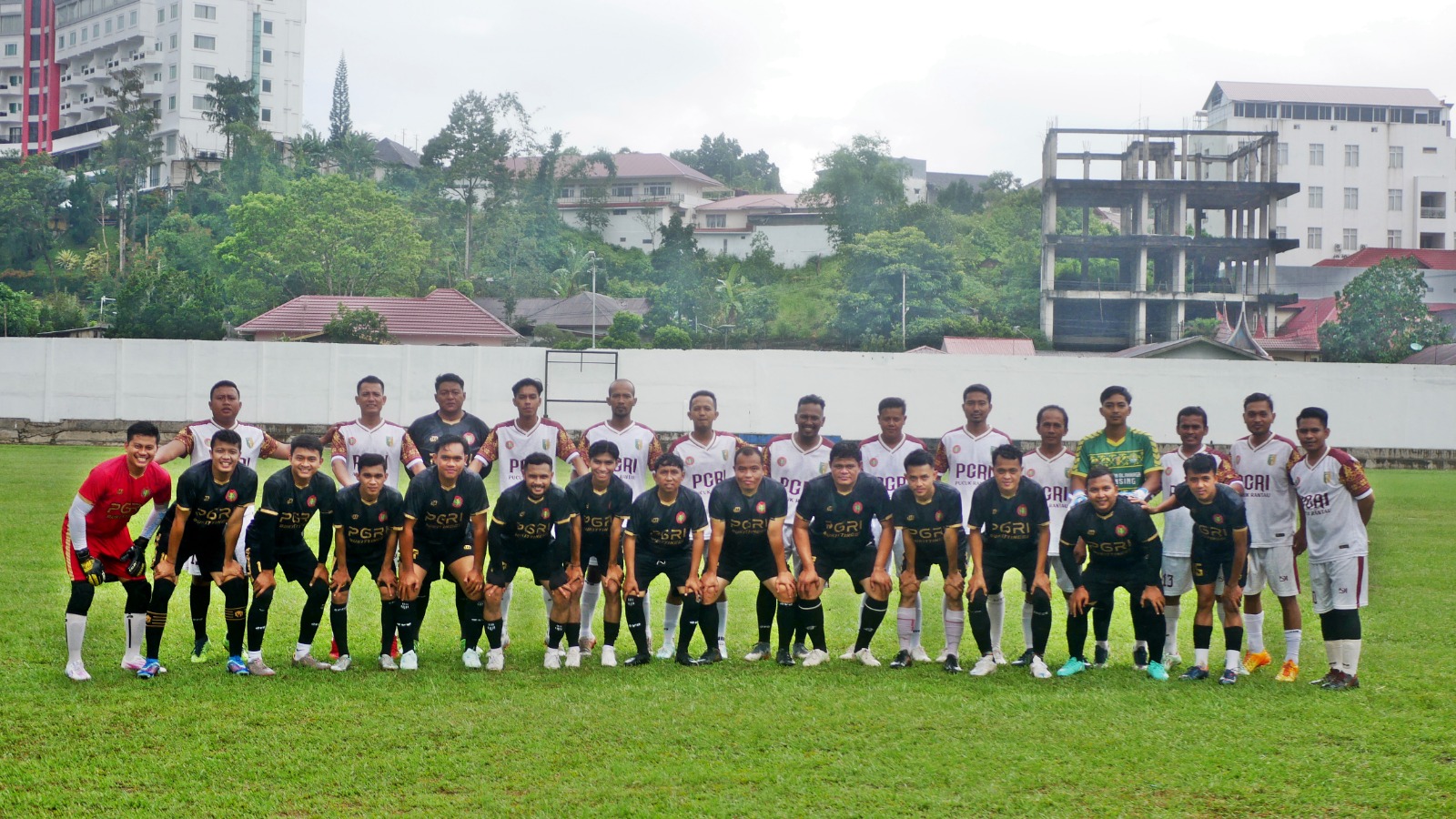 Friendly Match PGRI Bukittinggi dan PGRI Pucuk Rantau Kuansing(Foto: Minangsatu)
